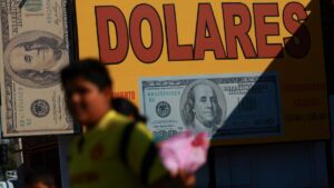 Aumenta la preocupación por impuesto a las remesas de migrantes en Estados Unidos