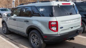 Niña se cuelga de camioneta para vender mazapanes y termina atropellada en Tijuana