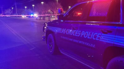 Un tiroteo masivo en un parque de Las Cruces, Nuevo México, dejó al menos tres muertos y 14 heridos. Autoridades investigan el ataque.