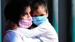Confirman 1,068 casos y 56 muertes por tosferina en México: ¿cómo prevenir?