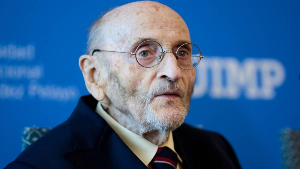 ¿Quién es Álvaro Pombo, el ganador del Premio Cervantes 2025 y por qué no pudo leer su discurso?