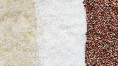 ¿Es más saludable comer arroz integral que arroz blanco?