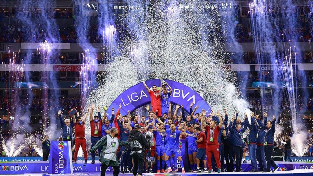 Si el futbol mexicano nunca hubiera adoptado el formato de torneos cortos y liguilla, otro equipo ostentaría el título de máximo ganador.