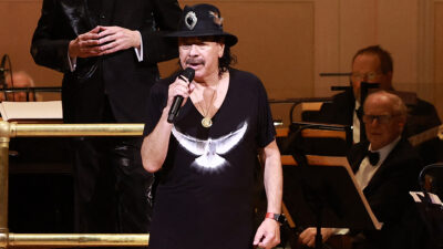 Carlos Santana pospone varios conciertos por Covid-19