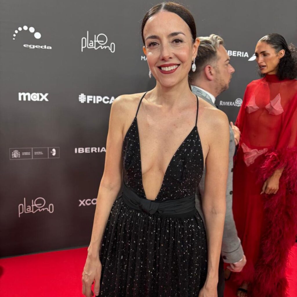 Cecilia en la alfombra roja de los Premios Platino 2025