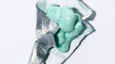 ¿Es malo mascar chicle todo el día?