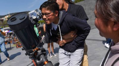 Teatro de dinosaurios y talleres de astronomía para niños en CDMX.