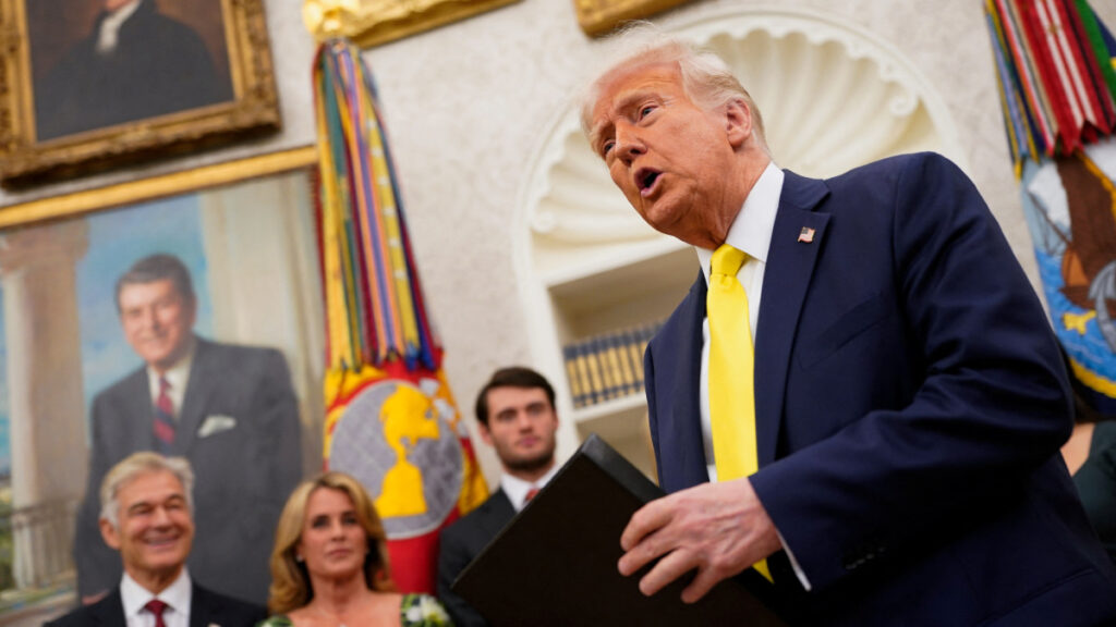 así terminó acto de Trump en Casa Blanca