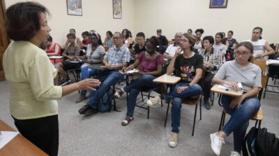 concurso universitarios de doblaje al español