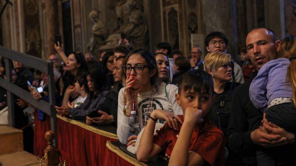 Fieles se dieron cita para despedir al Papa