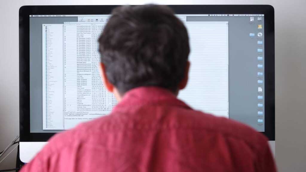 ¿Cómo usar la IA para buscar y conseguir trabajo? Usa estos prompts