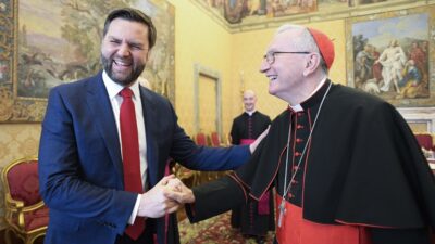 El vicepresidente de Estados Unidos, J. D. Vance, sostuvo una reunión oficial en el Vaticano con el cardenal Pietro Parolin, secretario de Estado de la Santa Sede.