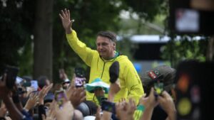 Dan de alta a Bolsonaro tras hospitalización por problema renal
