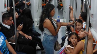 Usuarios del Metro han denunciado pinchazos en el transporte público.