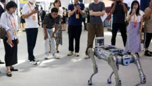 China lanza perros robots para seguridad urbana las 24 horas