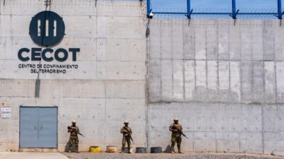 Pide Petro a El Salvador repatriar a colombianos enviados desde Estados Unidos