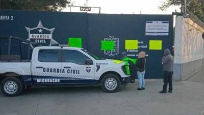 Policías son detenidos tras protesta en Michoacán