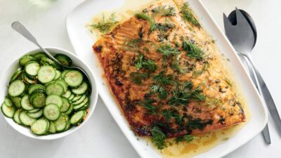 Receta de salmón a la mantequilla y limón ideal para esta temporada