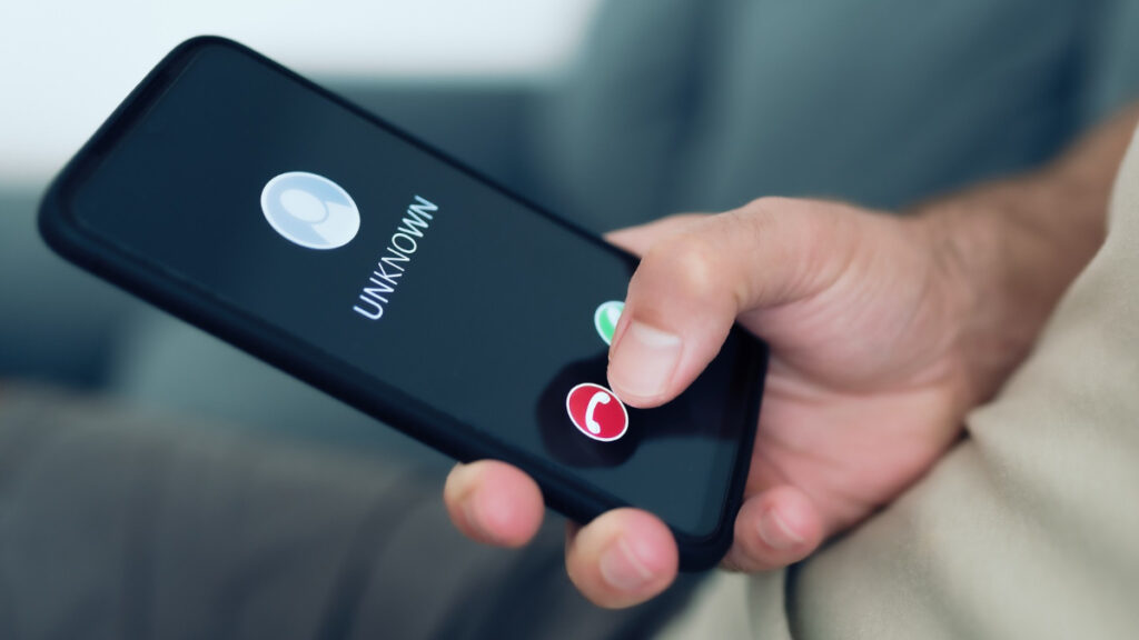 Configura tu celular para no sufrir por las llamadas del Reino Unido