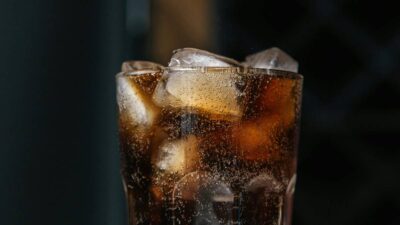 ¿Te gusta el refresco? Estas son 3 afectaciones que le hace a los riñones