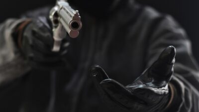 roba-una-casa-en-puebla-y-hasta-se-sirve-un-vaso-de-agua-asi-fue-captado-en-video