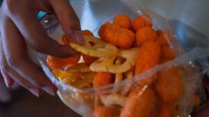 Nueve de cada 10 familias, a favor de vetar comida chatarra en escuelas