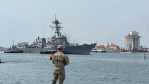 “No nos dejan trabajar”: pescadores encaran a militares en Manzanillo; denuncian hostigamiento