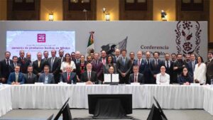 Acuerdan Gobierno y ANTAD aumentar oferta de productos nacionales en tiendas departamentales