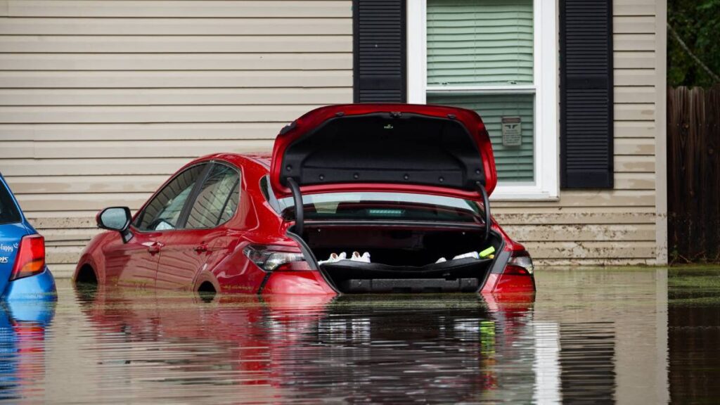NOAA advierte temporada de huracanes más intensa.