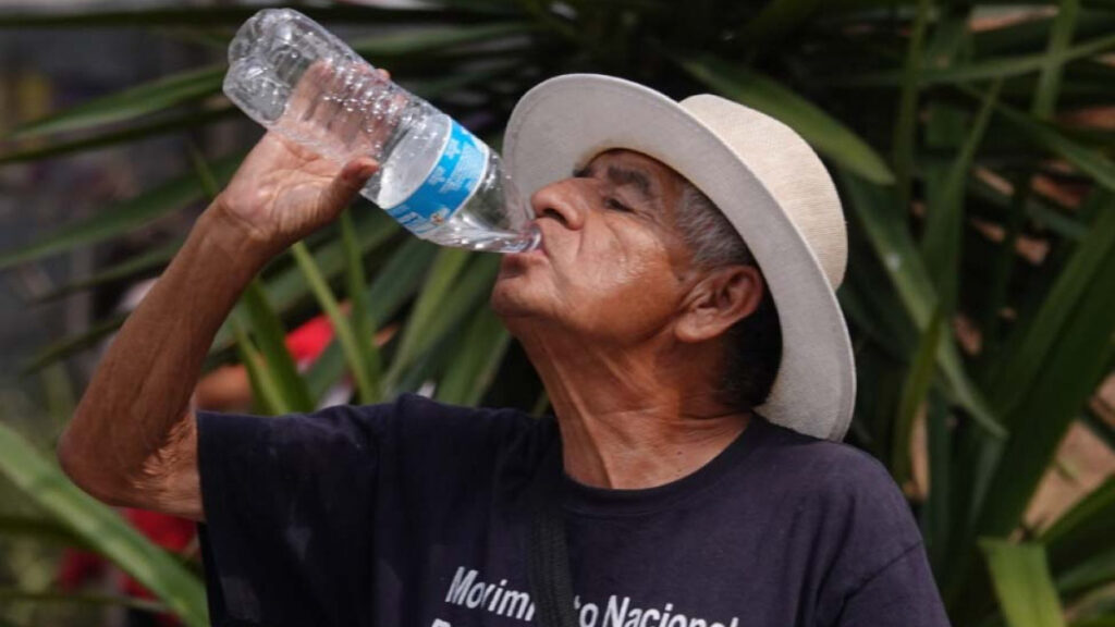 ¡No te deshidrates en esta temporada de calor!