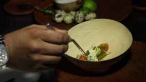 Amenazan de muerte al influencer Gio Cz tras exhibir cucarachas en restaurante de Oaxaca