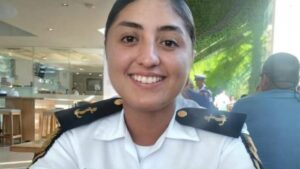 Llegan a Veracruz restos de cadete América Yamilet, fallecida en choque de buque Cuauhtémoc; le rinden homenaje