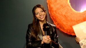Ángela Aguilar vuelve a los escenarios gracias a una mariposa