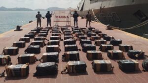 Aseguran 1.3 toneladas de cocaína frente a costas de Guerrero; video del operativo