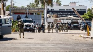 Tras balacera en penal de Aguaruto, Sinaloa, autoridades descartan heridos o fallecidos; confiscan armas