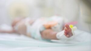 Abandonan a bebé recién nacido en bote de basura en Álvaro Obregón