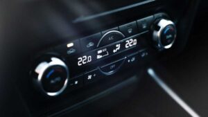 Botones del auto que casi nadie usa… pero son muy útiles