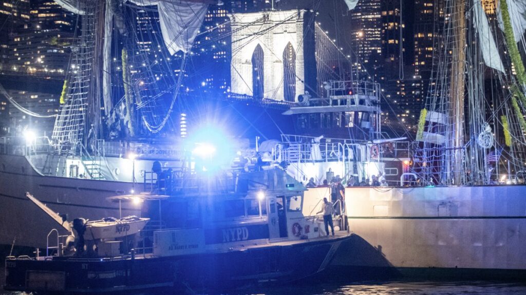 Choque del buque Cuauhtémoc con puente de Brooklyn