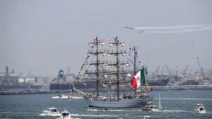 Buque escuela Cuauhtémoc: ¿Por qué los marinos se paran en los mástiles?