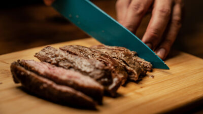 El truco que no te tomará más de 20 minutos para ablandar la carne