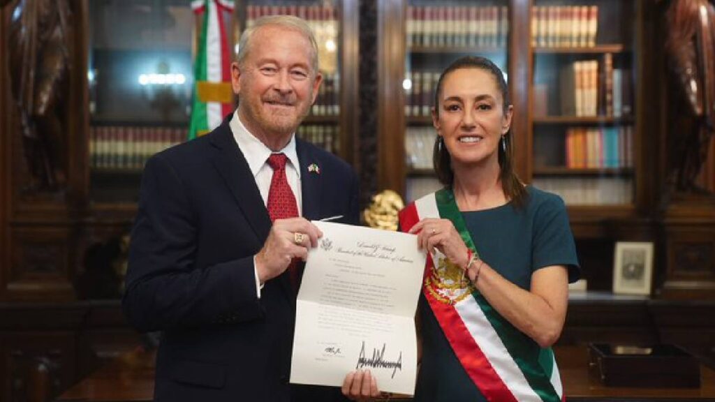 Sheinbaum recibe en Palacio Nacional cartas credenciales de embajadores, entre ellos el de EE.UU.