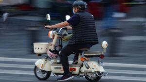 CDMX pone freno a las bicimotos: proponen que tengan licencia de conducir