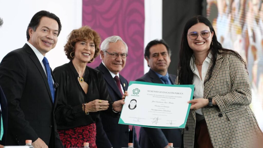 En México, 57 de cada 100 cédulas profesionales corresponden a mujeres: Mario Delgado