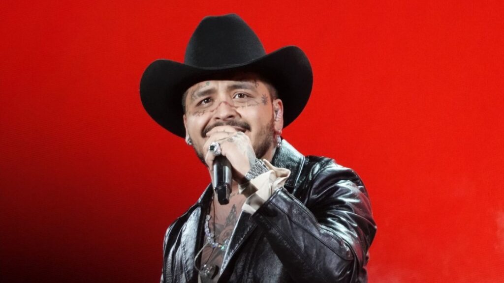 Christian Nodal reaccionó con llanto a la canción “El equivocado” que lanzó su esposa, la cantante Ángela Aguilar.