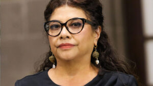 Clara Brugada asiste a velorio de Ximena y José; acompaña a las familias