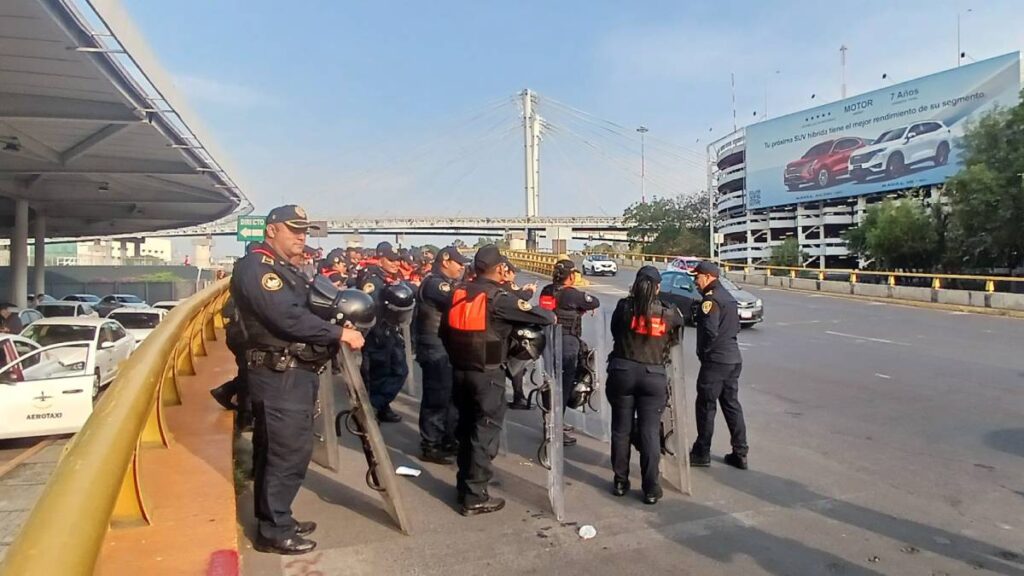 Integrantes de la CNTE no han arribado al AICM.