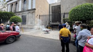VIDEOS: CNTE bloquea accesos a Segob; exige que atienda sus demandas