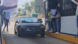 Maestros de la CNTE liberan caseta en la carretera Chiapa de Corzo-San Cristóbal, en Chiapas; piden cuota de 50 pesos