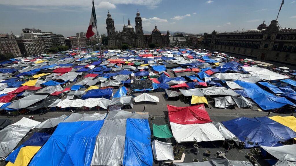 Ciudadanos molestos por presencia de la CNTE en Reforma