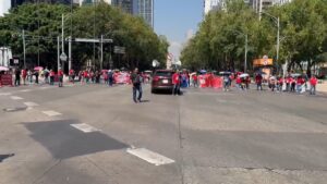 CNTE realiza bloqueos en Reforma, Insurgentes y Circuito Interior; prevén manifestaciones en el AICM